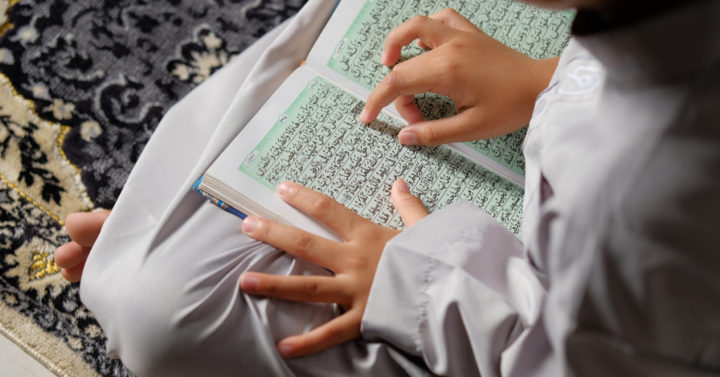 Child learning to read the Quran in an online Quran class